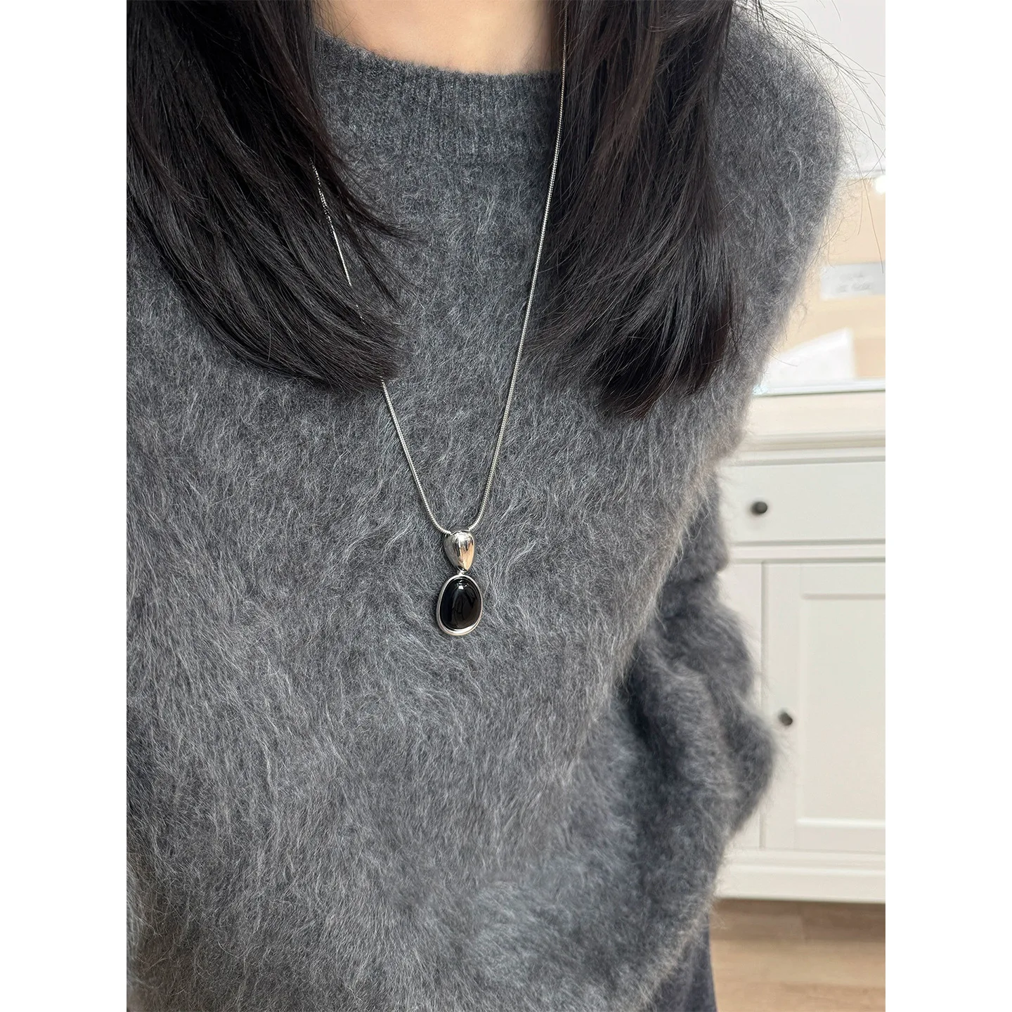 مجوهرات الأزياء خمر قلادة سوداء عظم الثعبان قلادة طويلة ، المرأة سترة سلسلة 2025 الاتجاه الجديد هدايا الحفلات