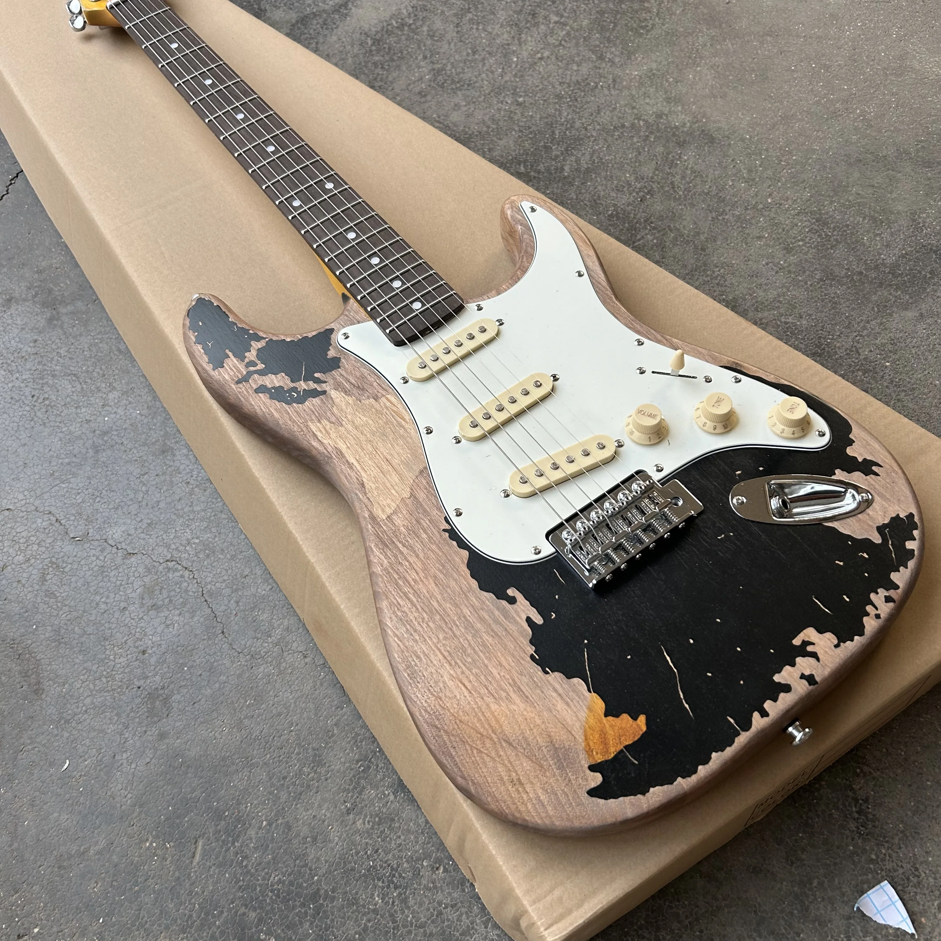 

High Quality Electric Guitar Heavy Relic-Finish Black Color Customization Acceptable