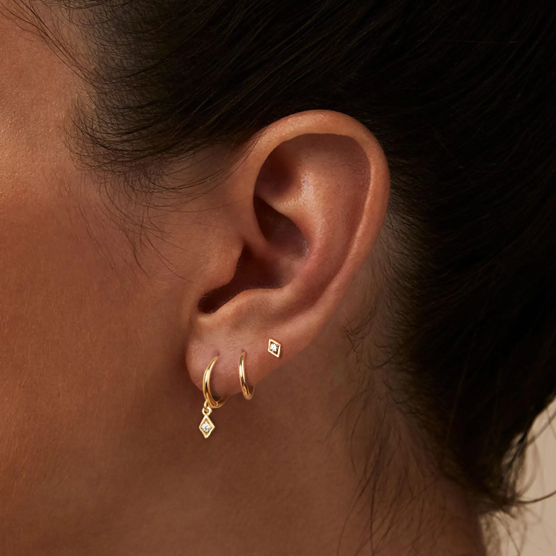 Boucles d'Oreilles en Laiton Plaqué Or group, Incrustées de Zaches sur un Tempérament Simple, Trois Pièces, Offre Spéciale