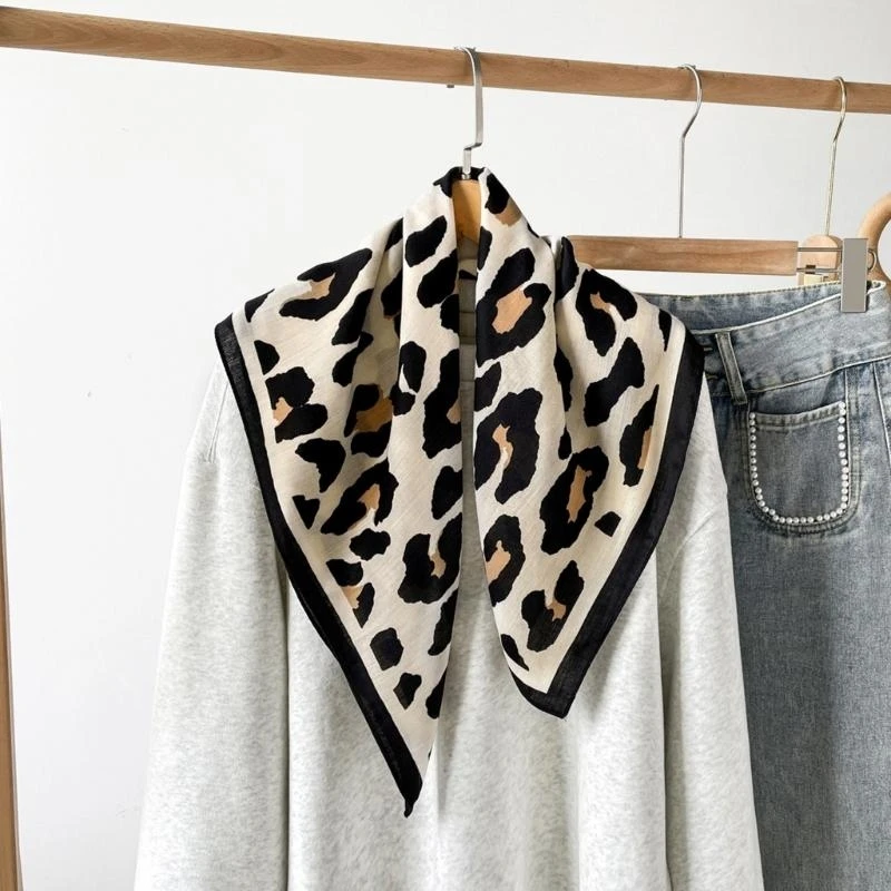 

652F Stylish Leopard Pattern Scarf Silk Necktie Scarf Fashionable Neckerchief Enhancing Look In Various Occasion for Lady