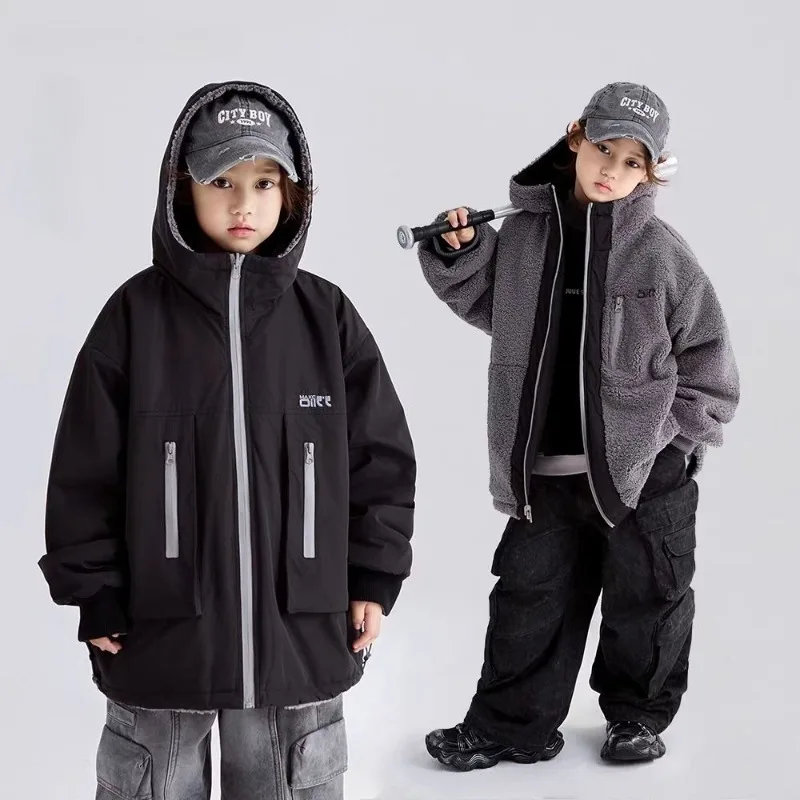 

2025 пальто с капюшоном для мальчиков, осень/зима, новый стиль, детское двустороннее спортивное пальто, теплое плюшевое уличное хлопковое пальто для мальчиков
