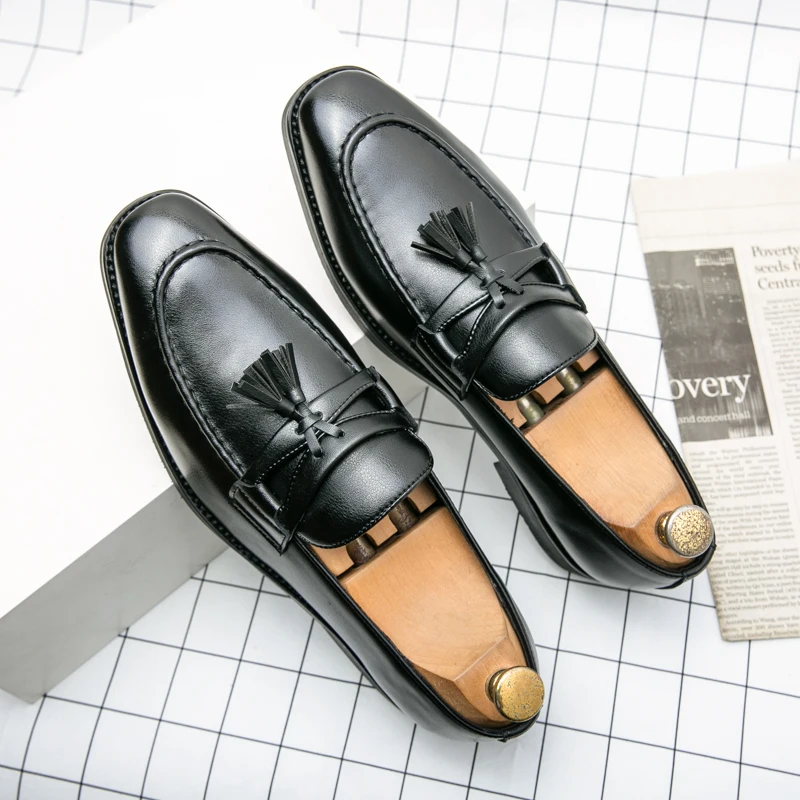 

Men Luxury Leather Tassel Loafers 2026 Designer Business Formal Casual Dress Shoes Moccasins Wedding Office Footwear