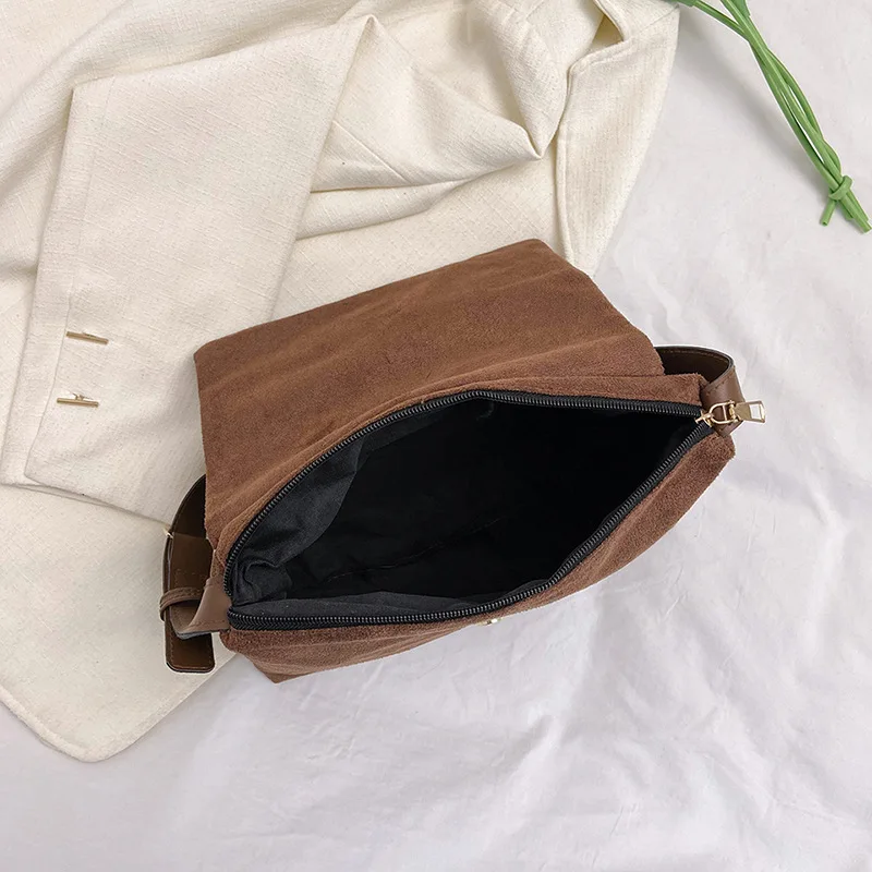 Velvet Messenger Bag Women\'s Fashion New High Capacity Commuter Bag Simple Versatile Solid Color Suede Shoulder Crossbody Bag