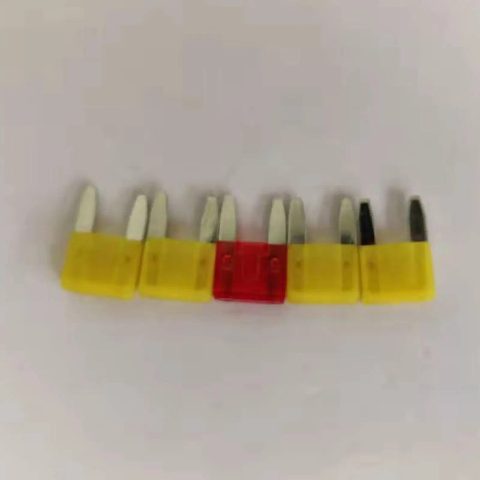 

Car Truck Replacement Parts Electrical Bypass Cable Plastic Fuse Holder Plug for Jeep Grand Cherokee 2011 to 2013