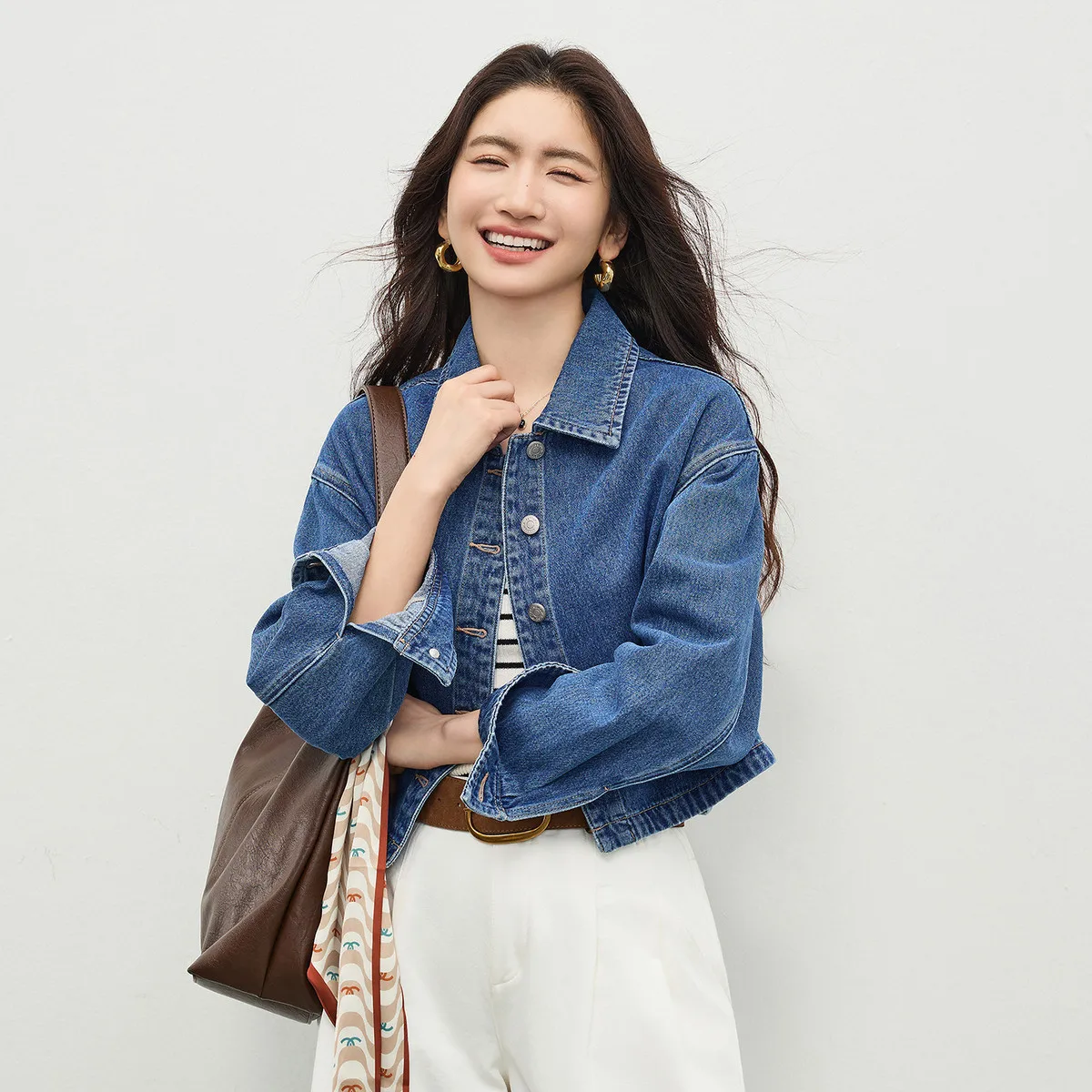 

SENTUBILA Cropped Denim Jacket 2026 Spring New Turn-Down Collar Fashion Minimalist Straight Casual Jeans Jacket Women W61WD6200