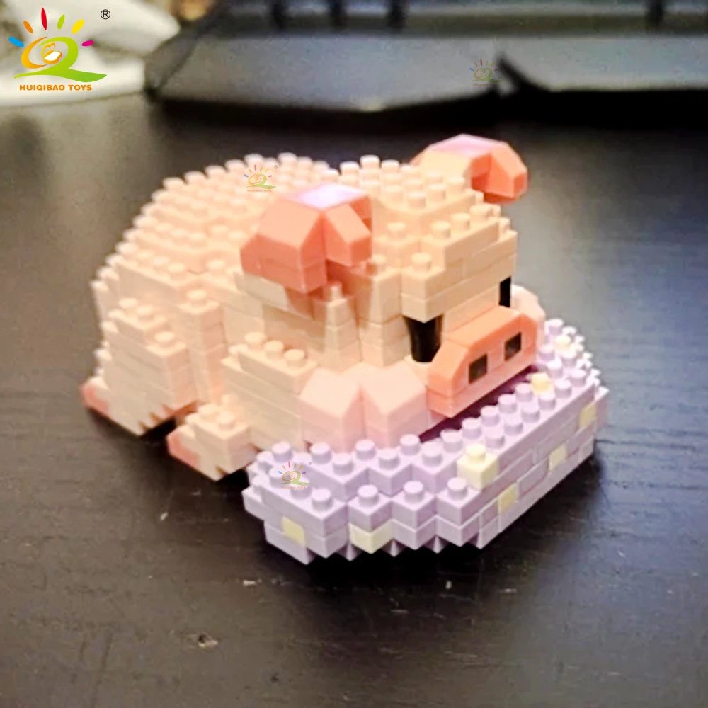 HUIQIBAO Mini Cute Pig Micro Building Blocks 3D Diamond Model Animals Bricks DIY City Construction Toys for Children Kids Gift