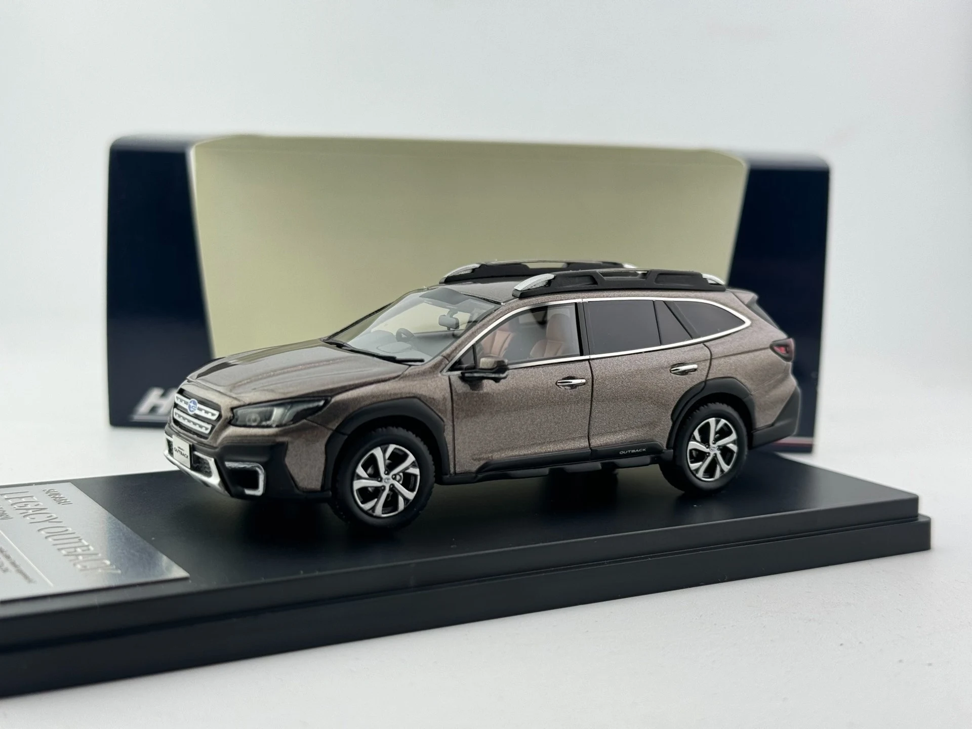 Modèle de voiture en résine Subaru Outback à l'échelle 1/43, série Flaws Explosion Window Hi Story