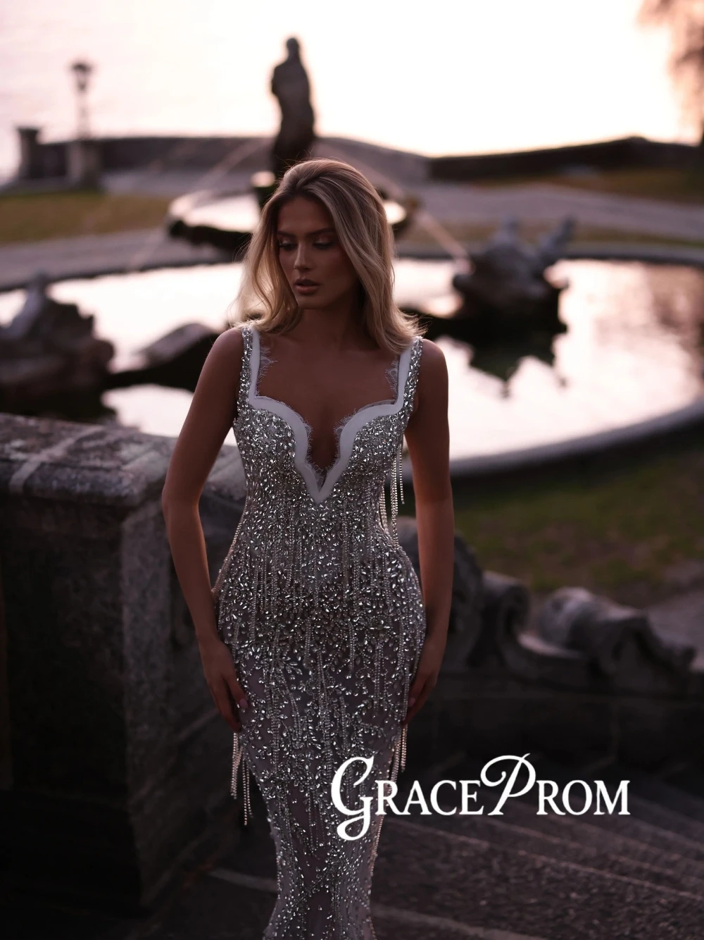 

Свадебное платье ручной работы с бисером и кристаллами 2026: роскошное, с кисточками, фасон «русалка», на заказ, с глубоким вырезом, для женщин