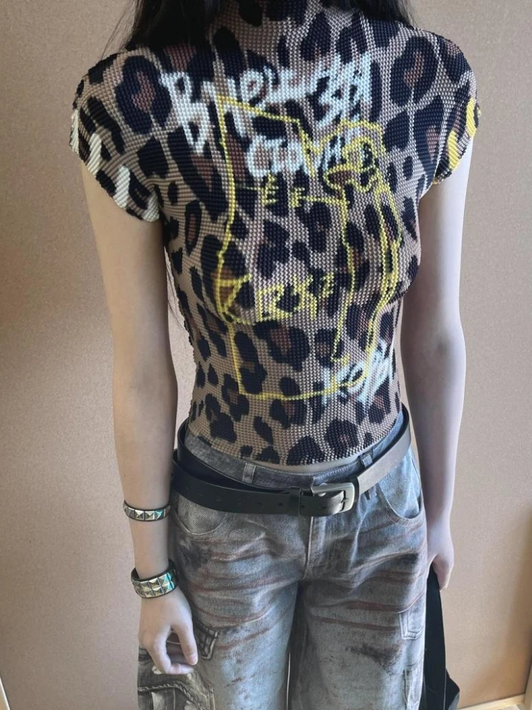 Camiseta feminina de manga curta plissada com estampa de leopardo retrô americana, ajuste fino e emagrecimento, top curto picante para meninas