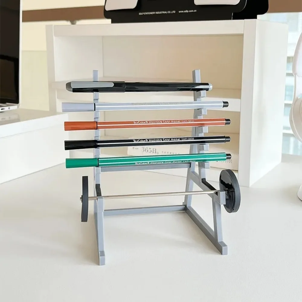 Nowość ze sztangami i ciężarkami Stojak na sztangę Uchwyt na długopis Motyw siłowni Metalowy organizer na długopisy na biurko Stojak do przechowywania artykułów piśmiennych Prezent