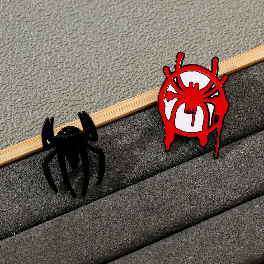 

Spider emblem, metal badge, little spider, Halloween design, alloy drip oil brooch accessory