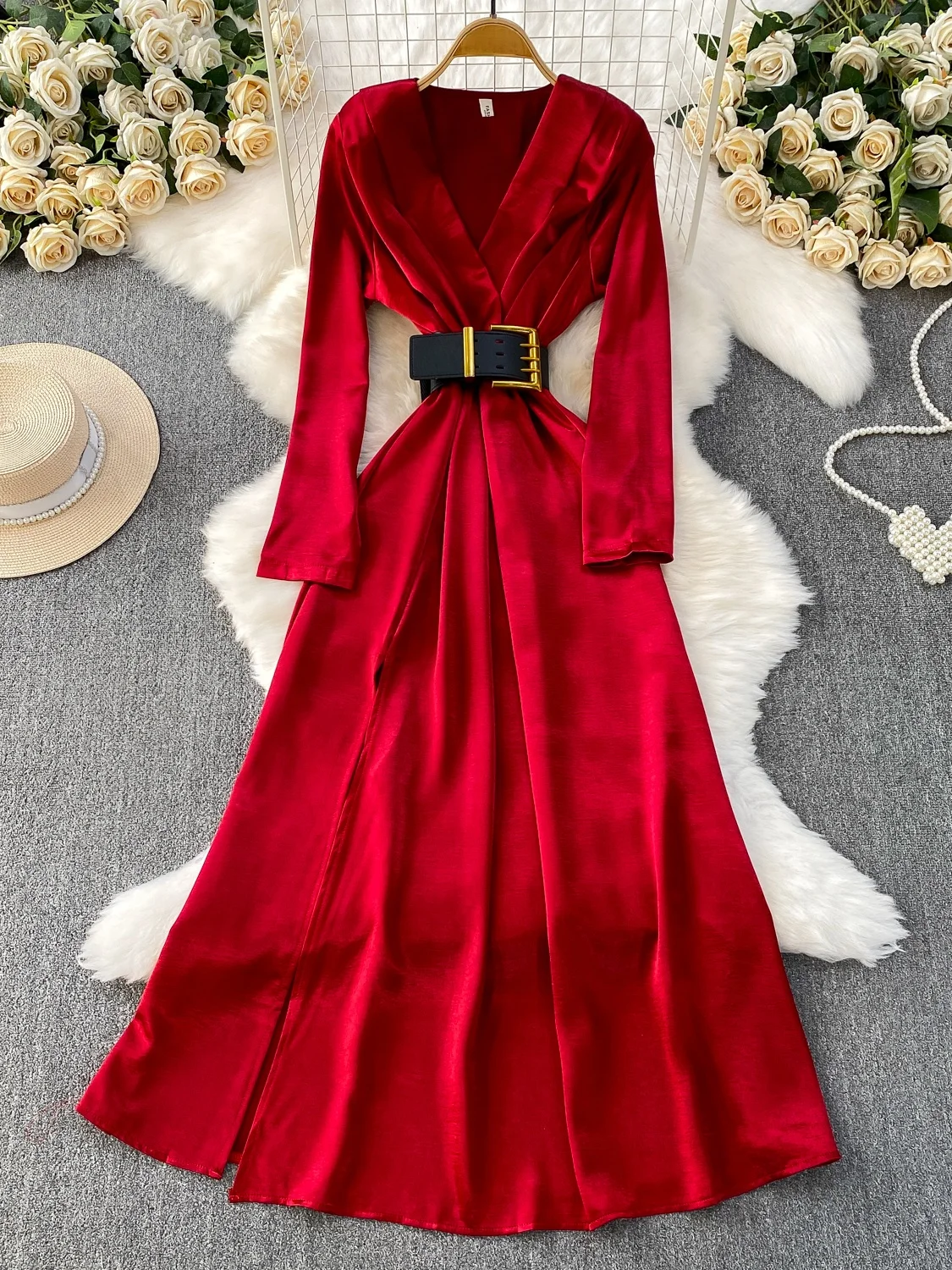 Elegancka satynowa długa spódnica damska z dekoltem w serek, z paskiem, wyszczuplająca, z rozcięciem, z wysoką talią, w kształcie litery A, idealna do pracy.