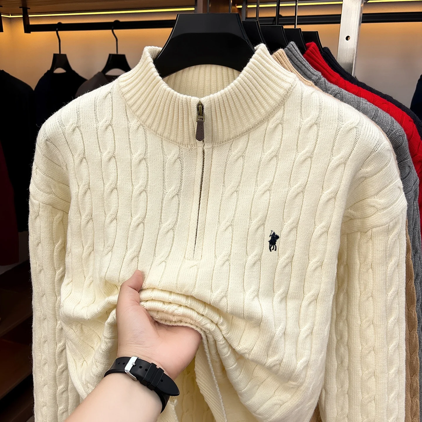 Designer-Marken-Freizeitpullover für Herren Modischer Klassischer Golf-Paul-Pullover mit Stickerei Winterdicker Warmer Strickpullover mit Reißverschlusskragen – Detail 12