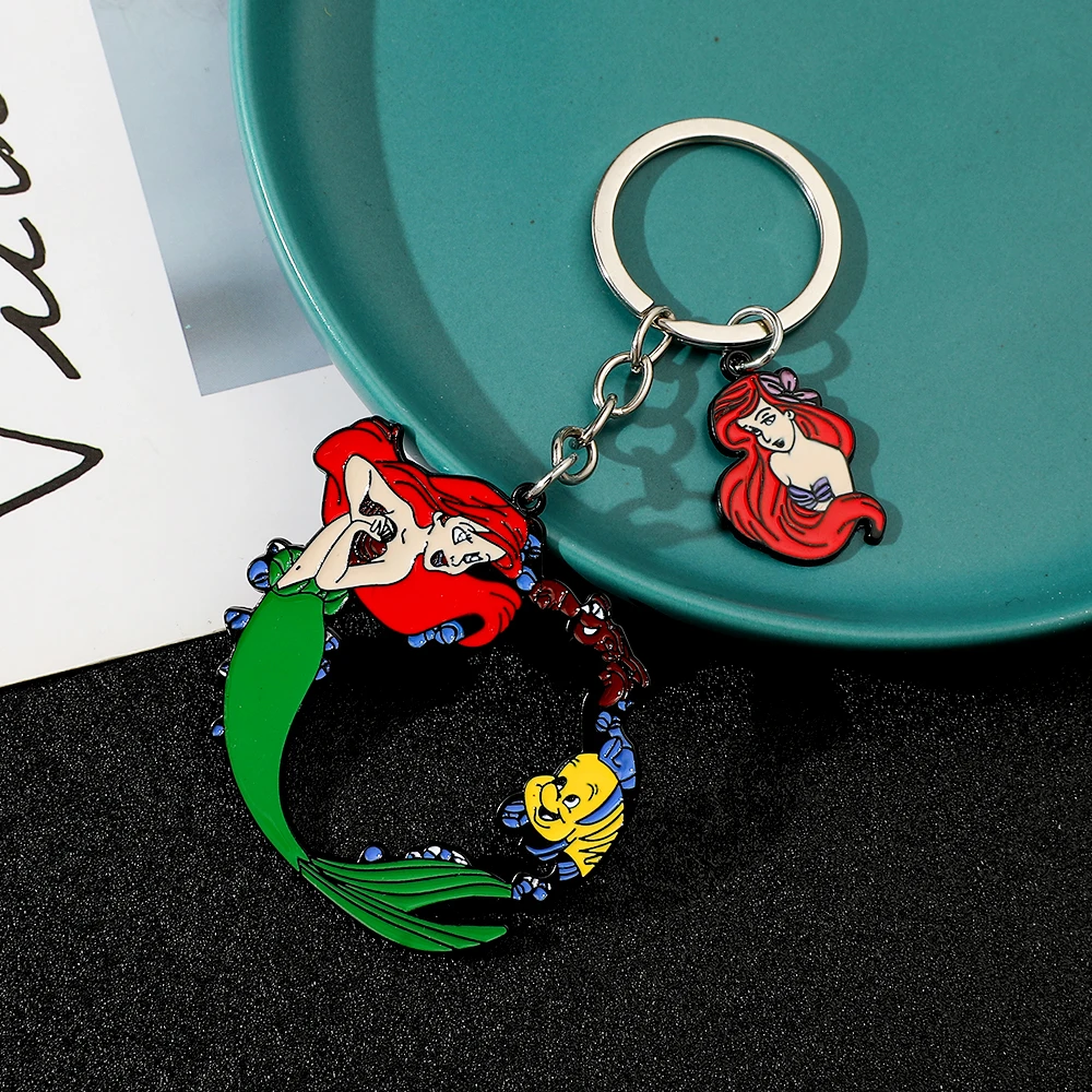 سلسلة مفاتيح معدنية من Disney The Little Mermaid Princess Anime Cartoon للنساء، حلقة مفاتيح السيارة، سلسلة هدايا للفتيات، أزياء