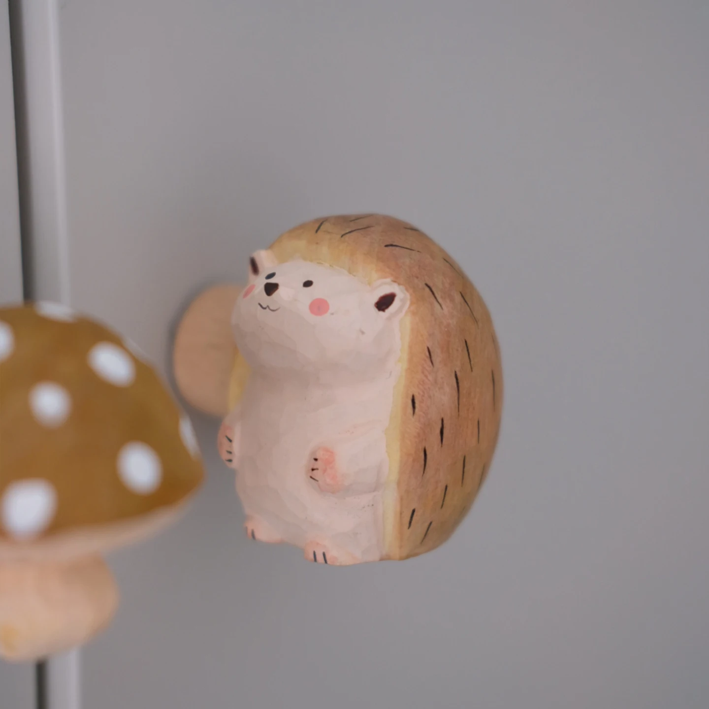 Maniglia per porta dell'armadio con gancio a fungo riccio, carino, fatto a mano, creativo, decorazione della stanza dei bambini, portico dei cartoni animati