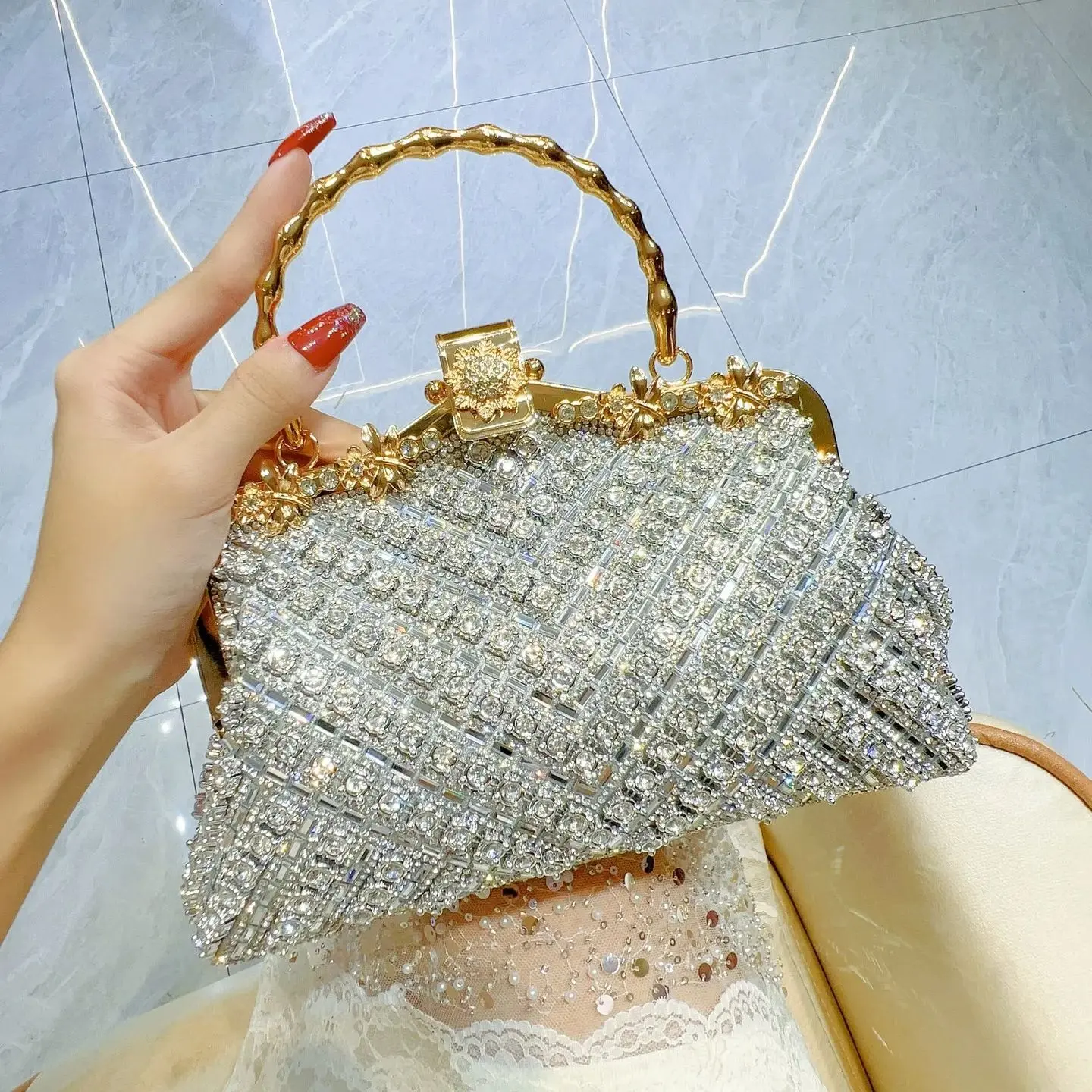 

Luxury Rhinestone Evening Handbag for Women, Shiny Crystal Clutch with Chain, Perfect for Formal Dress Cheongsam Wedding Party