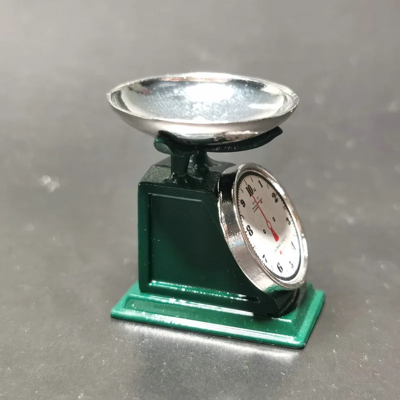 ชุดของเล่นบ้านตุ๊กตาขนาดเล็ก รูปแบบวินเทจ พร้อมเครื่องชั่งผลไม้และแบบจำลองผลไม้ สำหรับเล่นบทบาทสมมติในบ้านหรือตลาดผลไม้กลางแจ้ง ของตกแต่งจิ๋ว