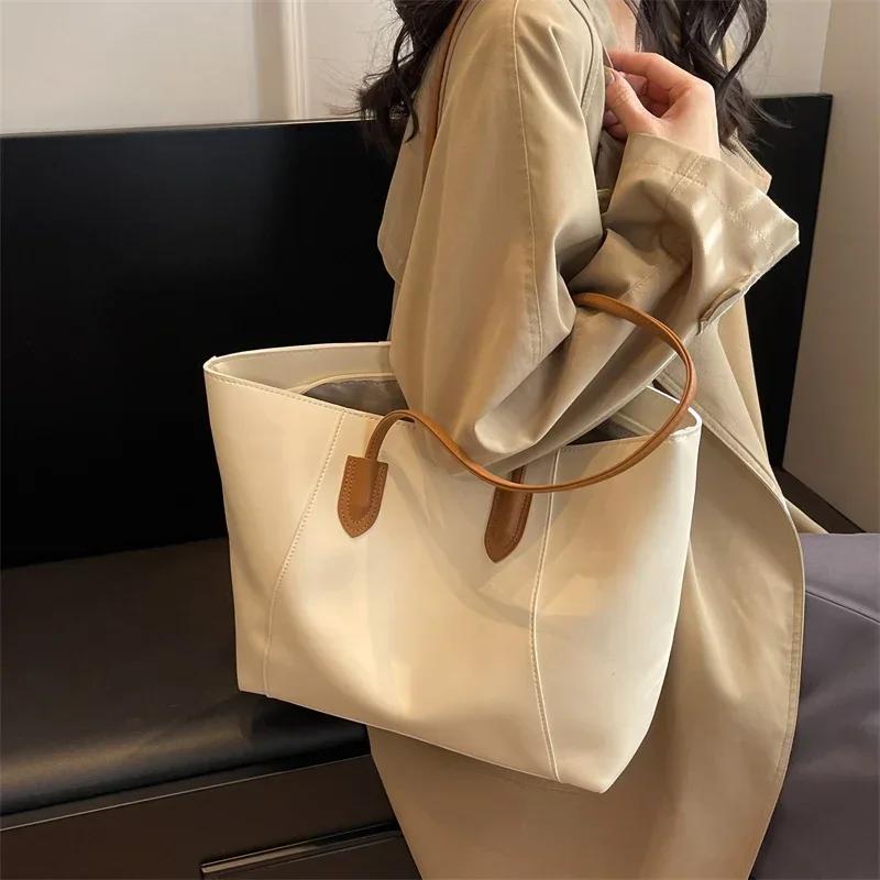 Solid Color PU Shoulder Bag with Zipper Fashionable and Simple, Classic Commuting Style Large Capacity 2024 Casual Handbag