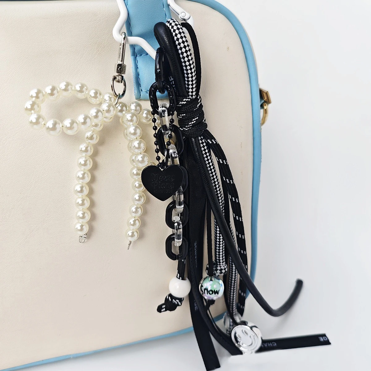 Ciondolo per borsa Piccola perla Papillon Ciondolo per borsa Decorazione Ciondolo Decorazione per ragazze Ciondolo semplice alla moda carino