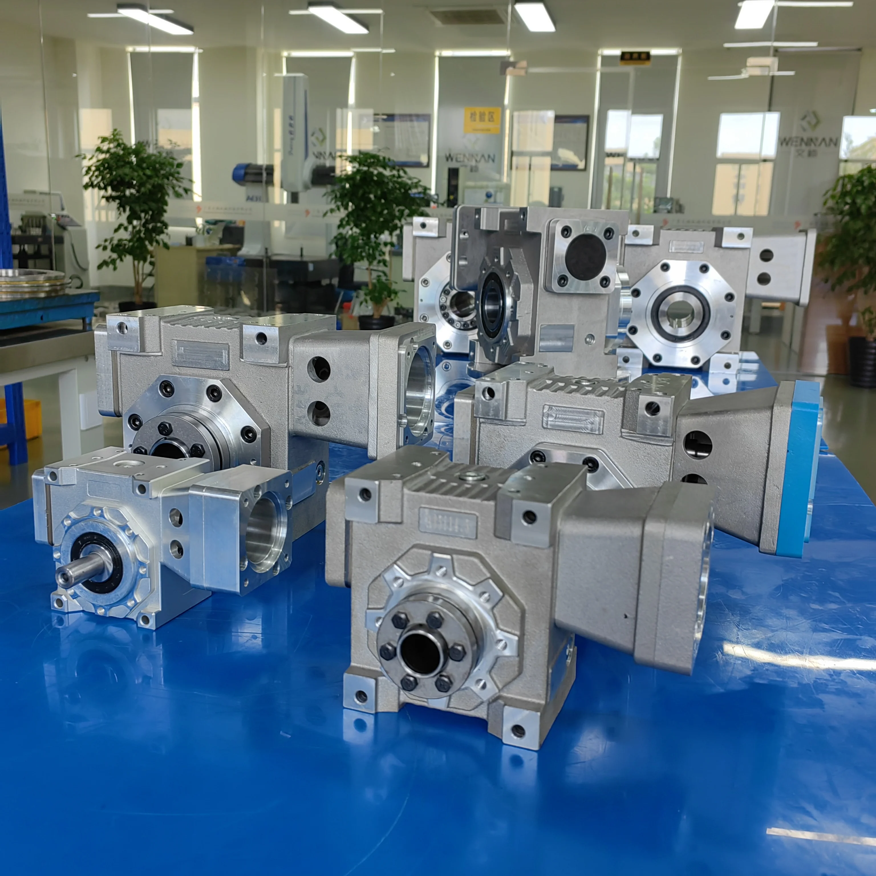 Customizable Worm Gearbox For Elevator And Escalator Systems
