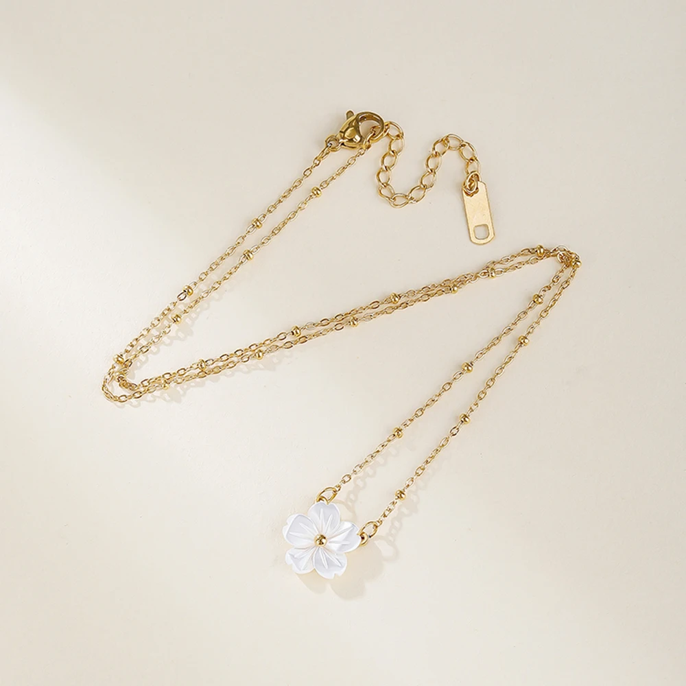 L104 الأبيض شل زهر الخوخ قلادة زهرة جميلة، عصرية، فردية وأنيقة، التيتانيوم الصلب مطلي 18K الذهب