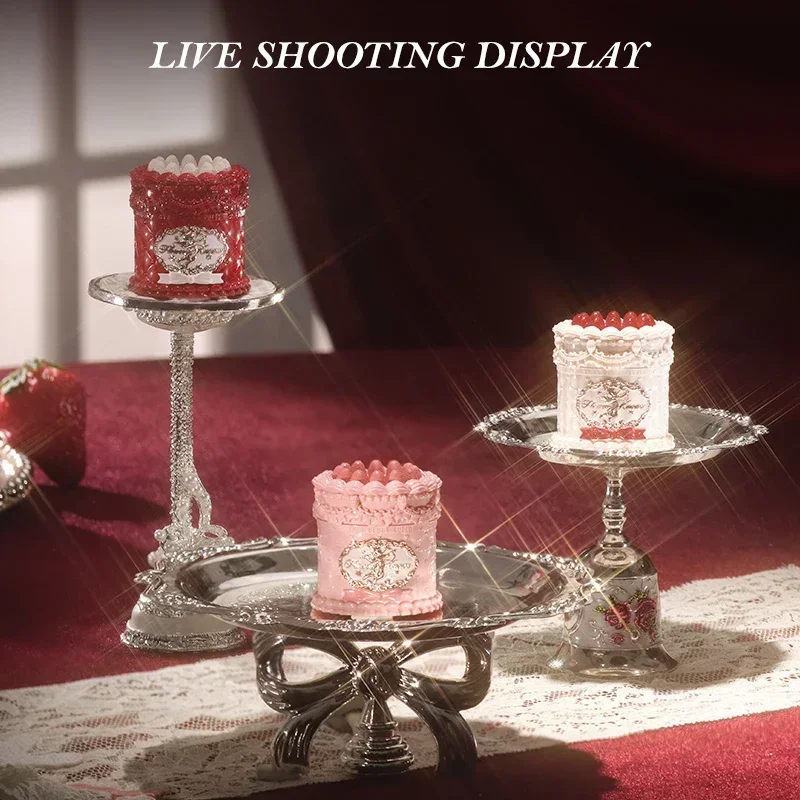 كريم شفاه كيك فلاور نوز سترابيري كيوبيد كوليكشن 5 مل لون شفاه مخملي - أحمر شفاه غير لامع بلون عالي الصبغة