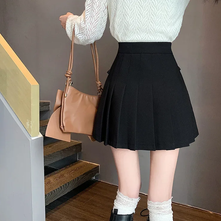 Black skirt female autumn/winter 2024 new Korean version of high waist design fashion temperament little pleated skirt.