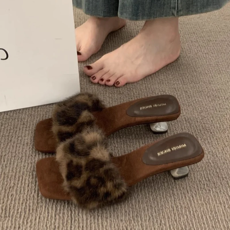 

Женские тапочки с леопардовым мехом, элегантные туфли на каблуке, женские меховые сандалии, осень 2023, роскошные вечерние шлепанцы, новая тенденция Mujer Zapatos