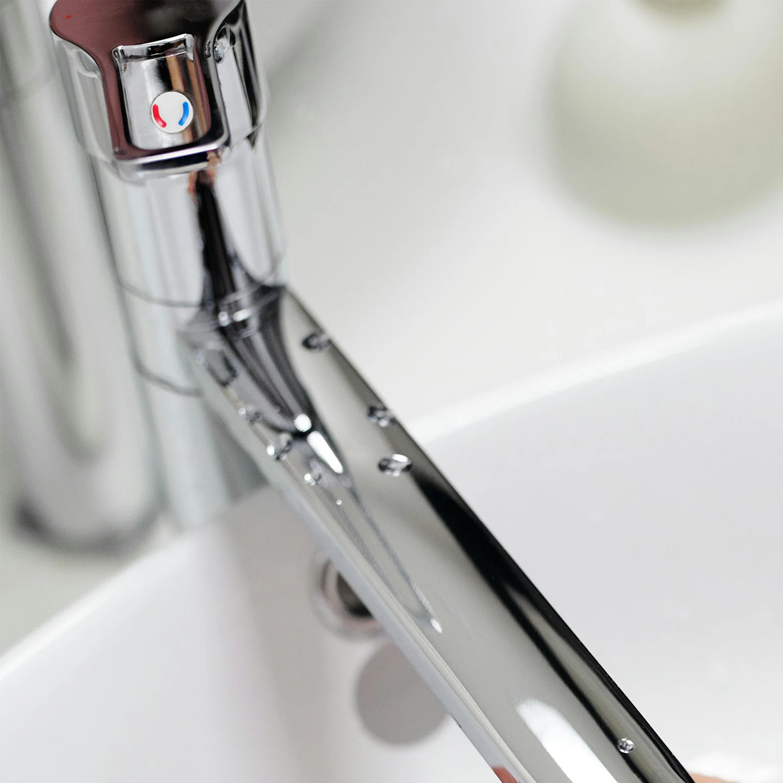 

10 шт. накладок на ручки смесителей с маркерами для горячей и холодной воды, пластиковые этикетки для раковин, красные, синие, прозрачные индикаторы для гостиниц и коммерческого использования