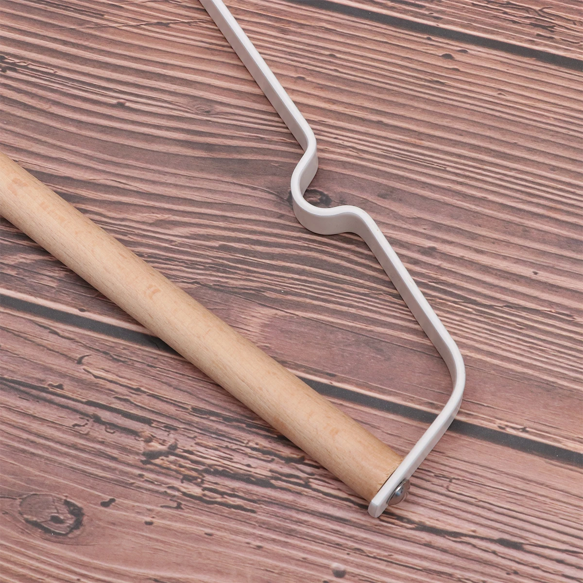 

5Pcs Metal Wooden Hangers 360 Rotatable Anti-Slip Elegant Clothes Racks for Homes Shops Laundries White Fashion Hangers