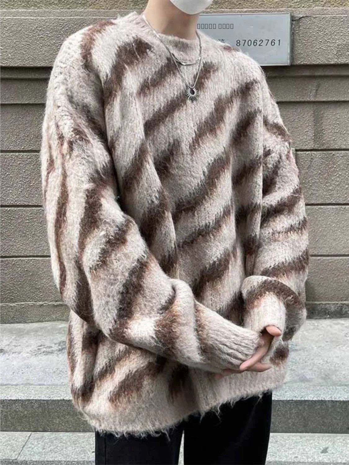 

Мужской вязаный свитер с круглым вырезом на осень-зиму, из мягкого полиэстера, повседневный, в полоску, из вельвета, в японском стиле, для подростков