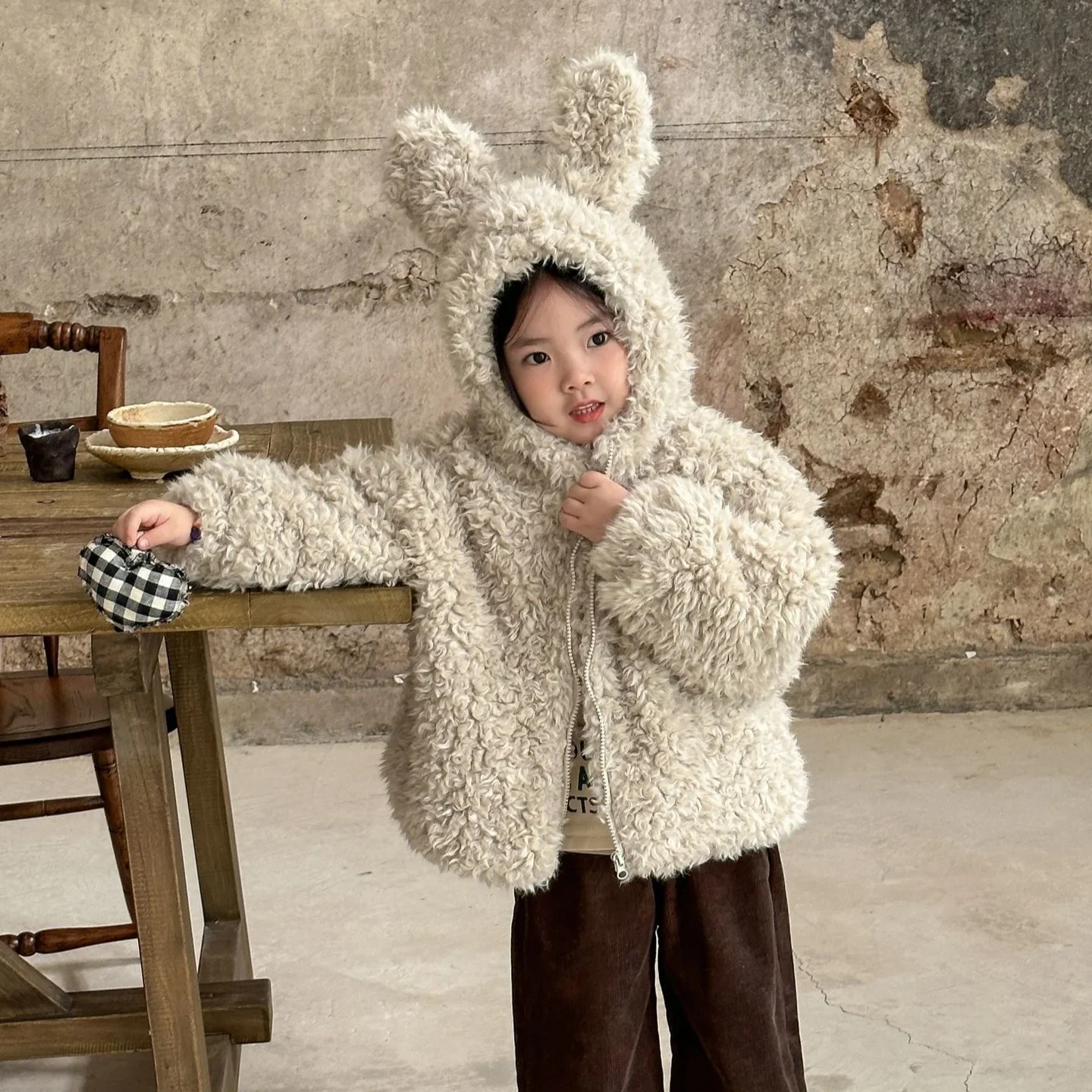 

Girls Coat 2024 Winter New Childrens Wear Korean Baby Loose and Thick Lazy Style Cute Rabbit Ears Hooded Plush Sweater Casual