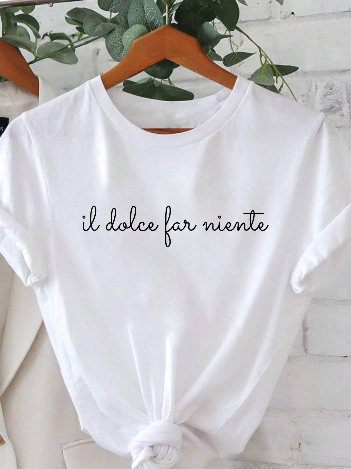 Camiseta informal con cuello redondo para mujer, Top de manga corta con estampado de texto italiano Dolce Far Niente, primavera y verano