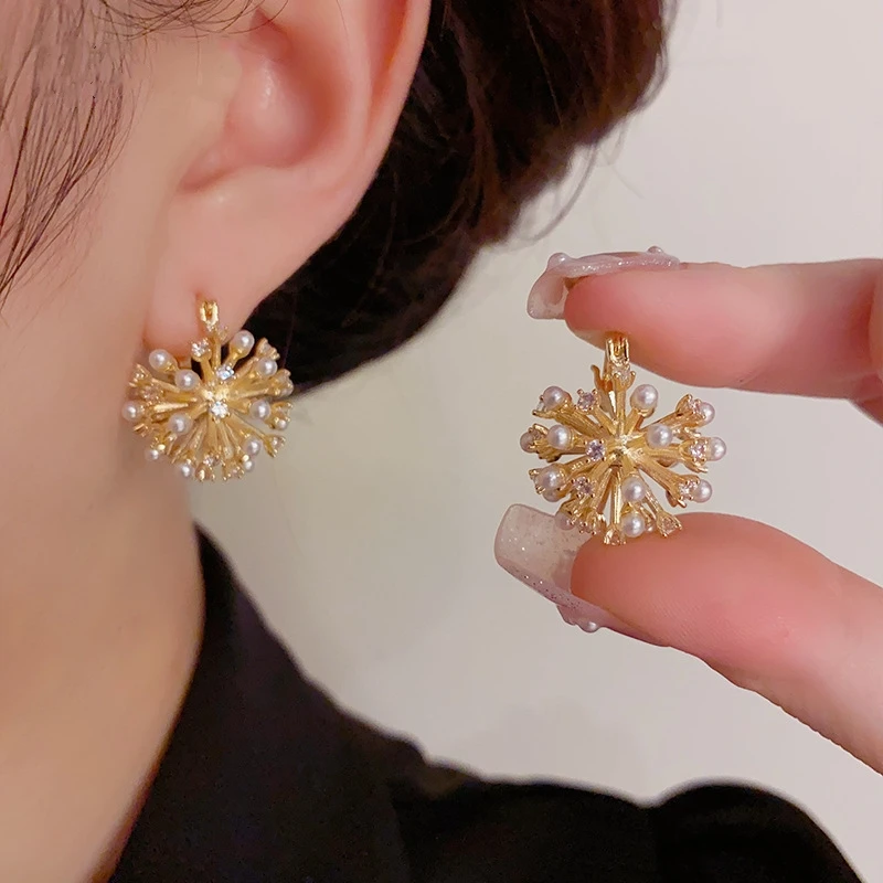 

Copper Plated 18K Gold High Quality Design Sense Elegant Fashion Fireworks Shape Pearl Earrings Light Luxury Temperament