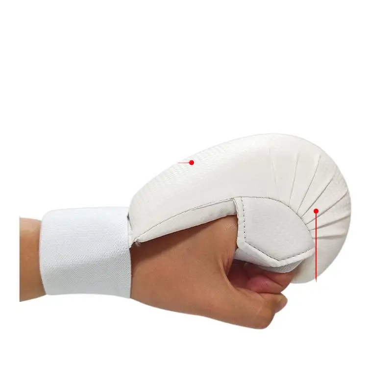 WKF قفازات الكاراتيه البيضاء عالية الجودة للبالغين والأطفال قفازات فنون الدفاع عن النفس التايكوندو حامي قفازات الملاكمة للجنسين الملاكمة التايلاندية