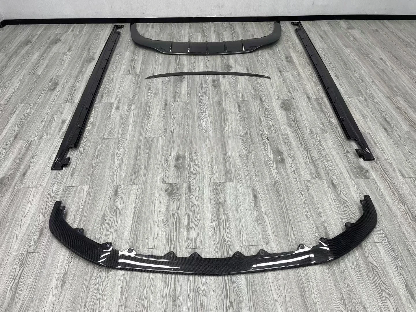 W12 Limited Edition Body Kit for Bentley Flying Spur Includes Side Skirts Spoilers Rear Wings; New Condition！ 3