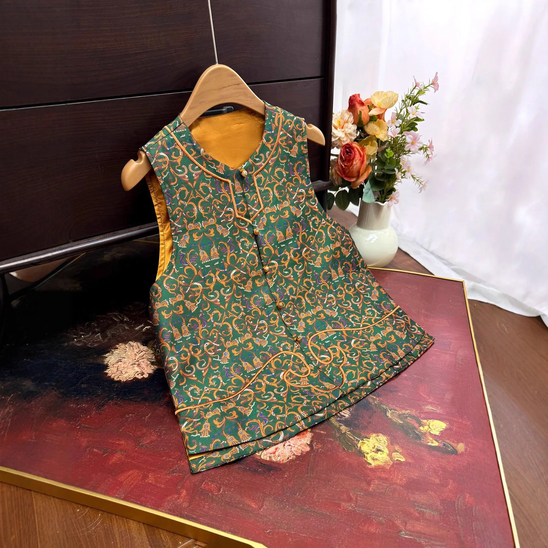 

Новая женская жилетка 2025 года для ранней осени в китайском ретро-стиле с принтом, круглым вырезом, приталенным силуэтом и длинным абстрактным узором