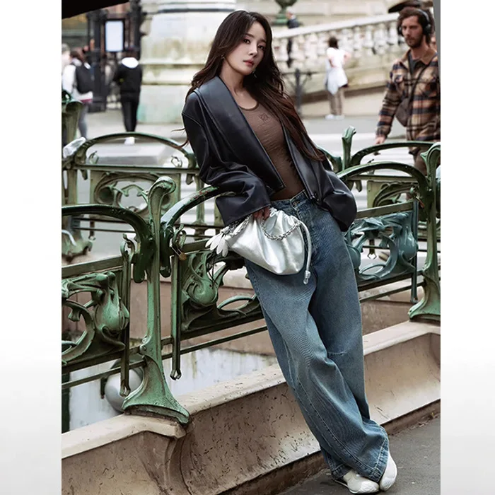 2025 Nuovi pantaloni in denim a gamba larga scimitar versatili a vita alta larghi e sottili Pantaloni per pulire le donne