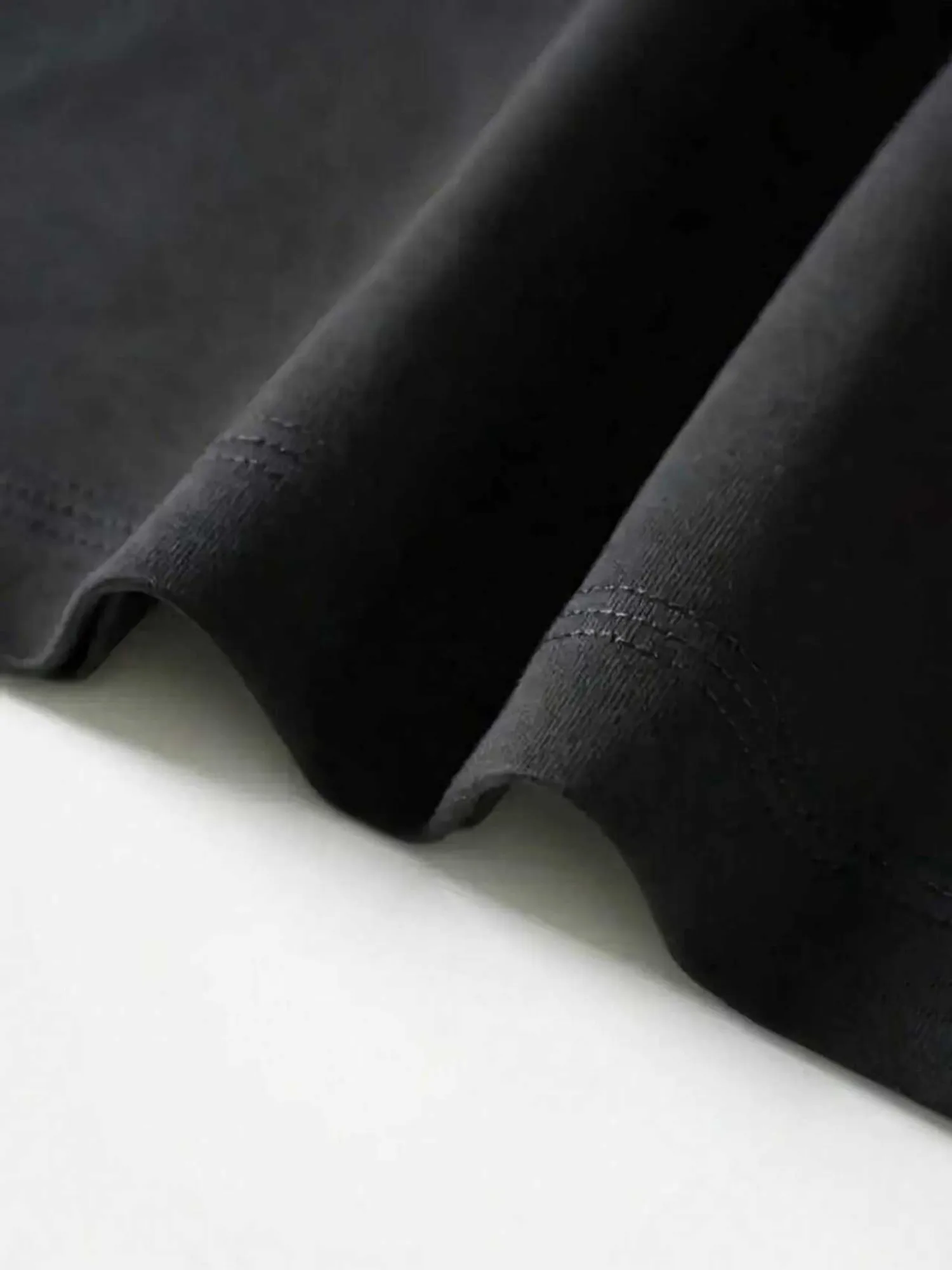 2026 design, Seoul, Korea, comfortable and adaptable women's printed T-shirt, casual wear, for New Year.