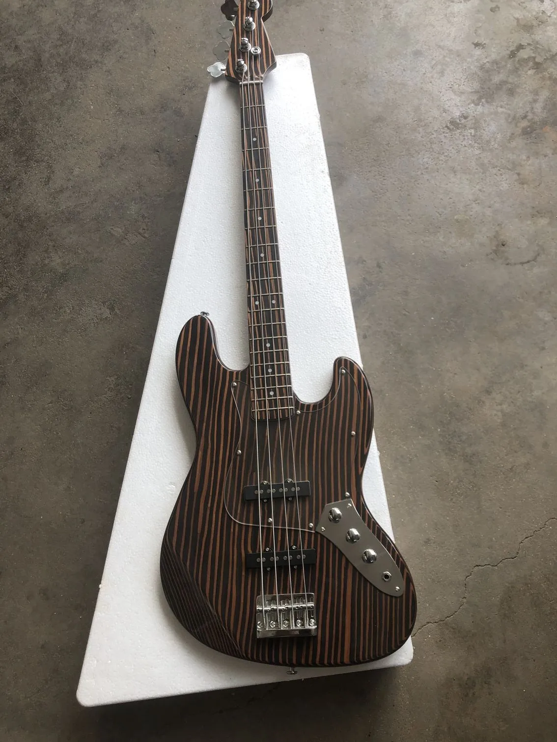 

Stock, zebra wood bass, 4-string bass,. Factory wholesale and retail, free shipping