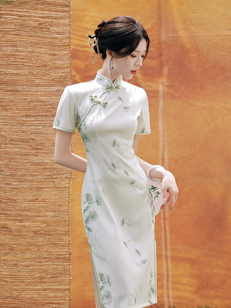 

Новое летнее платье для девочек 2024 года: простое и элегантное, в стиле династии Цин, с коротким рукавом, цветочным принтом, миди, в ретро-стиле.