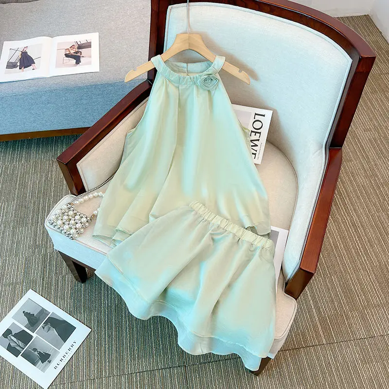 

Temperament Women Clothes 2025 Summer Green Sleeveless Halter Neck Round Neck Shirt High Waist Slim Shorts Suit