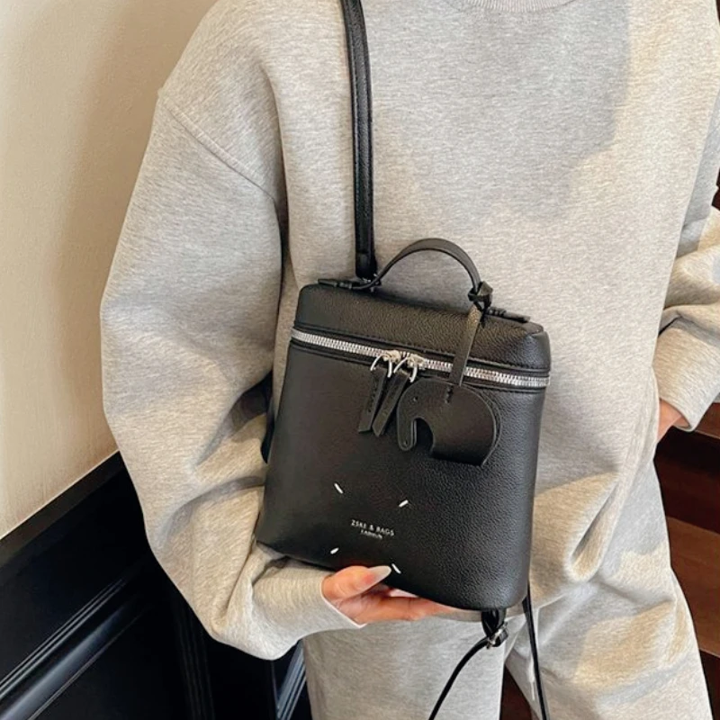 

Ladies Commuting Crossbody Bag, Underarm Shoulder Handbag for Work Travel, Minimalist Vintage Printing Style