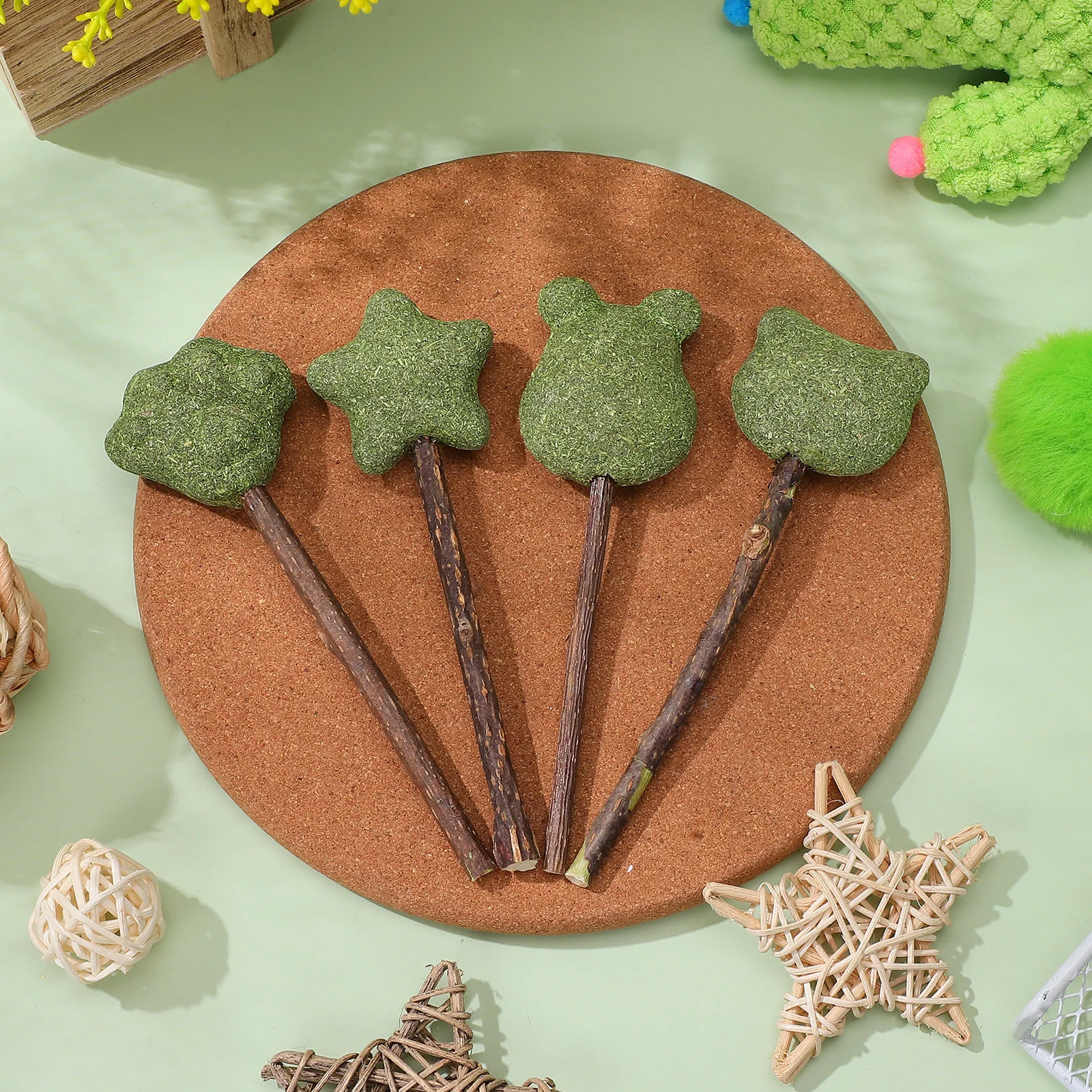 

4Pcs Catnip Lollipop Natural Edible Cat Candy Compact Portable for Healthy Digestion and Play Cat Catnip Lollipop