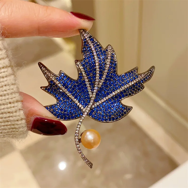 

Super Beautiful Red Corundum Maple Leaf Elegant Natural Freshwater Pearl Brooch for Women Luxury Zircon Blue Green Corsage Pin