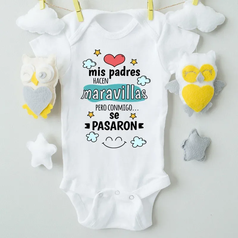 Body para Bebé con Frase Divertida en Español: Mis Padres Hacen Maravillas Pero Conmigo Se Pasaron, Regalo para Recién Nacido