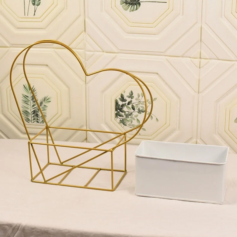 

C2 Iron Flower Storage Basket Golden Heart Shape Geometric Flower Organizers Basket Flower Arrangement Basket For Home Decor