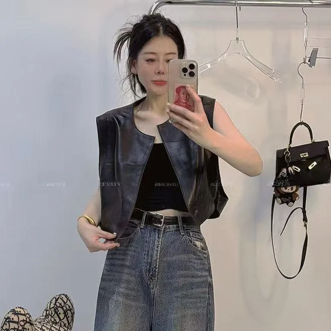

Trendy Women's Leather Vest Spring 2025 round Neck Sleeveless Zipper Shoulder Pad Short Length Color Commute Style
