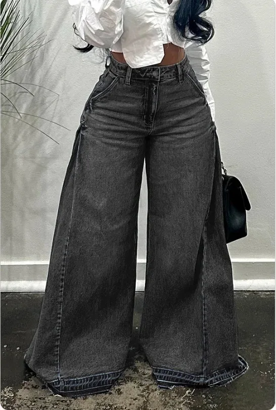 

Ladies Vintage Blue High Rise Wide Leg Jeans Loose Fit Baggy Denim Trousers with Frayed Hem for Casual Outfits