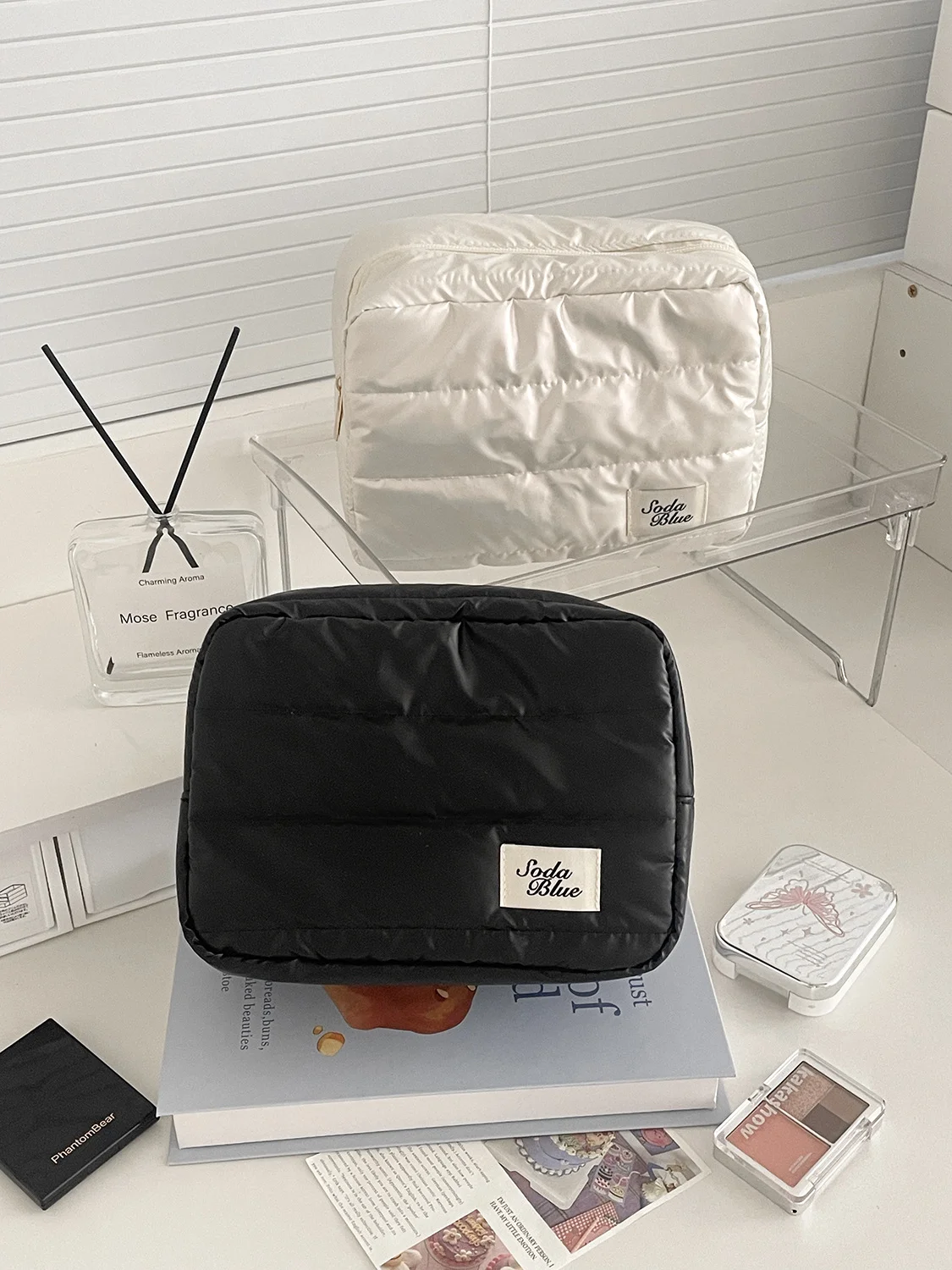 YT New Pearl Glossy Portable Skincare Waterproof Storage Bag Lazy Line Series Rectangular Makeup Organizer Bag